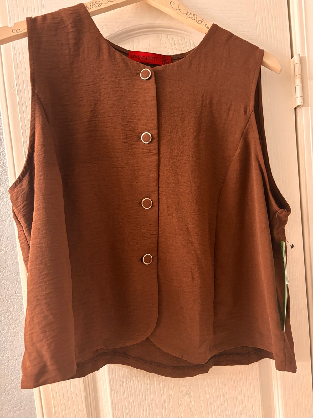 LOVE & SCARLETT Brown Sleeveless Button-Front Top